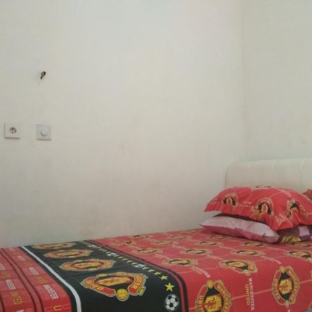 Blue Flame Inn Banyuwangi  Buitenkant foto