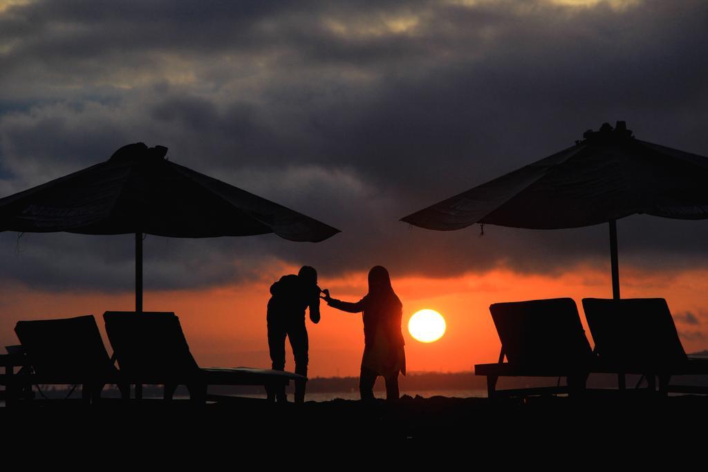 Blue Flame Inn Banyuwangi  Buitenkant foto