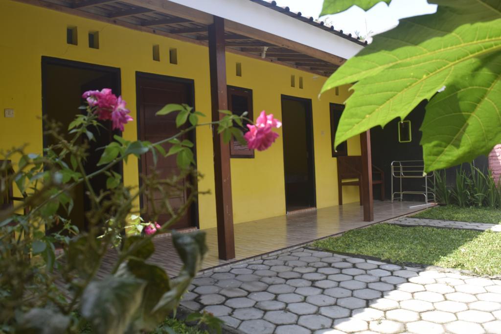 Blue Flame Inn Banyuwangi  Buitenkant foto
