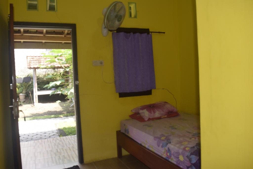 Blue Flame Inn Banyuwangi  Buitenkant foto